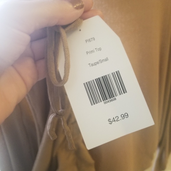 Brand new bat winged top - Picture 2 of 3